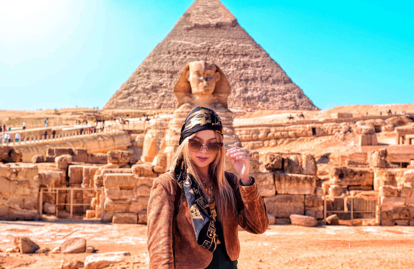 amazing-shot-for-girl-in-front-of-the-sphinx