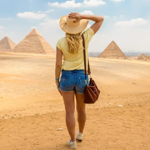 private luxury highway transport arriving at the great pyramids of giza from hurghada for a full day excursion