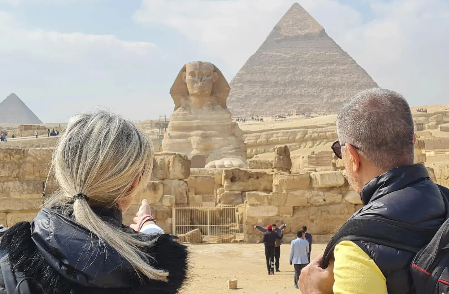 Couple gazing at the Great Sphinx and the Pyramid of Khafre at Giza