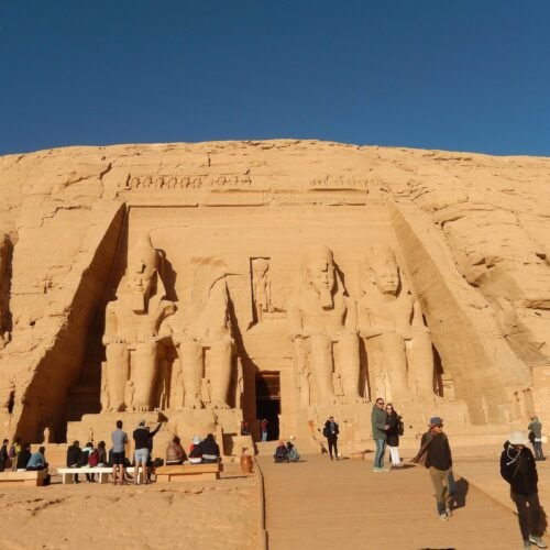 Complexo arqueológico de Abu Simbel, com dois templos construídos por ordem do faraó Ramsés II no século XIII a.C. durante a XIX dinastia: u