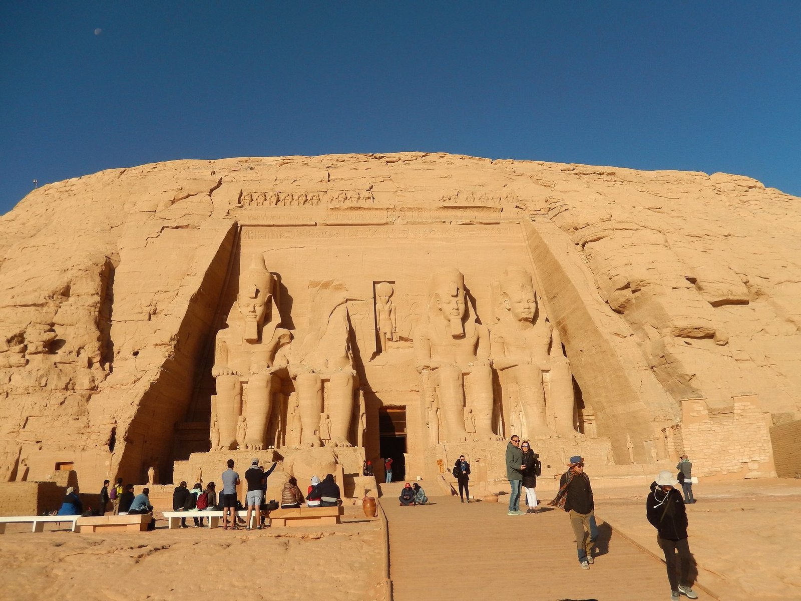 Complexo arqueológico de Abu Simbel, com dois templos construídos por ordem do faraó Ramsés II no século XIII a.C. durante a XIX dinastia: u