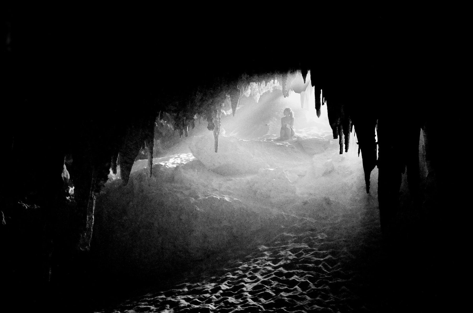 Djara Cave - white desert -egypt